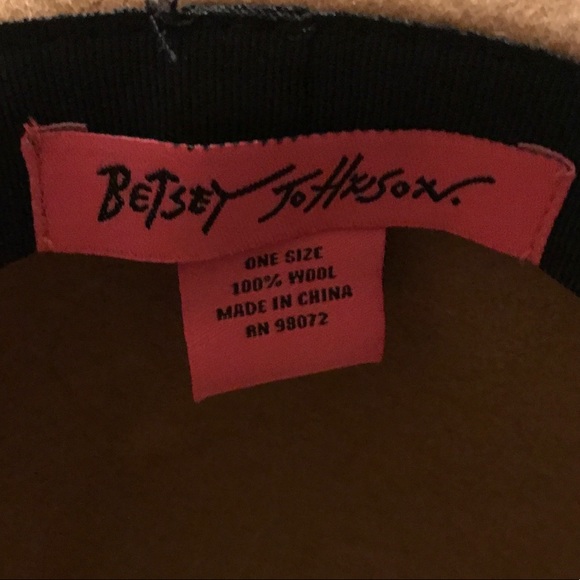 🎩Betsey Johnson // Tan Wool Hat - Picture 3 of 4